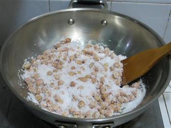 盐炒花生米的做法步骤4