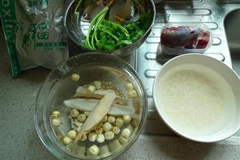 莲子薏米牛肉粥的做法步骤1