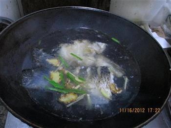 豆腐鱼汤的做法步骤2