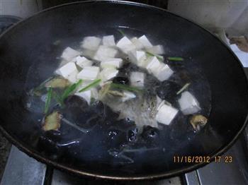 豆腐鱼汤的做法图解3