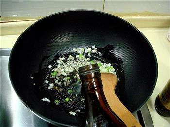 溜鲜蘑豌豆的做法步骤2