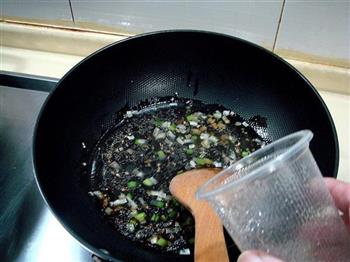 溜鲜蘑豌豆的做法步骤5