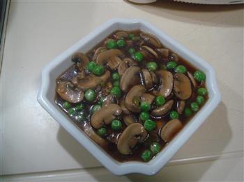 溜鲜蘑豌豆的做法步骤9