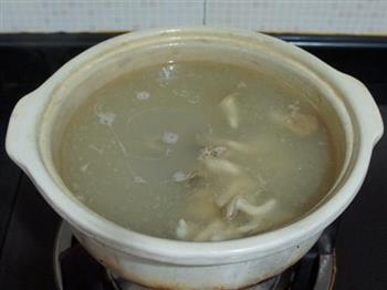 草菇排骨汤的做法图解7