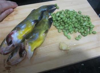 豆浆煮黄骨鱼的做法步骤1