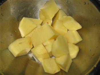 五香土豆焖鸭的做法步骤2