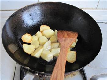 红烧小土豆的做法步骤3