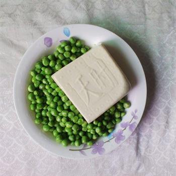 豌豆烩豆腐的做法图解1