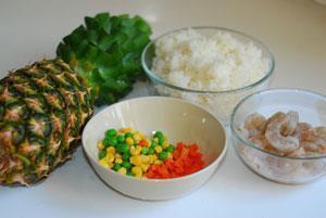 虾仁菠萝饭的做法步骤1