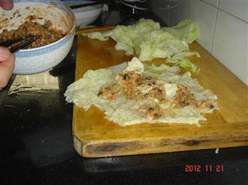 虾茸肉末白菜卷的做法步骤3