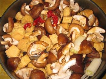香菇豆泡炖鸡块的做法步骤8