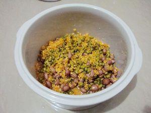 玉米花生绿豆粥的做法步骤3