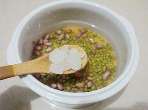 玉米花生绿豆粥的做法步骤4