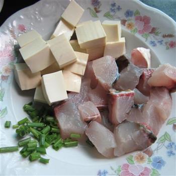鱼丁豆腐羹的做法步骤1