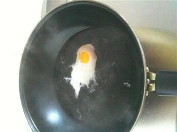 火腿鸡蛋方便面的做法步骤2