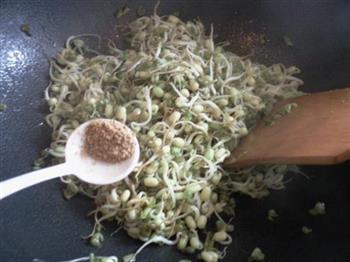 炒自发的绿豆芽的做法步骤5