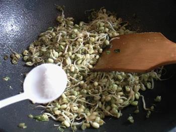 炒自发的绿豆芽的做法步骤7