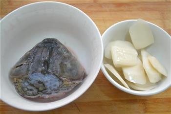 豆浆鱼头年糕汤的做法步骤2