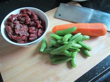 甜蜜豆炒牛肉的做法步骤1