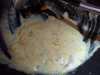 咸蛋黄炒蟹的做法步骤3