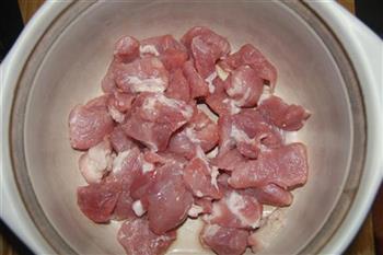 红烧肉炖白菜粉条的做法步骤1