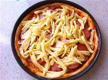 红肠培根披萨的做法图解7