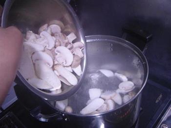 鱼丸菌类海鲜汤的做法步骤6
