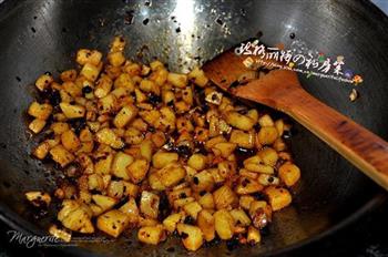 土豆焖饭的做法步骤2