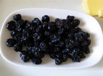 北海道蓝莓干吐司的做法步骤2