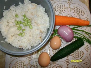 五蔬鸡蛋炒饭的做法步骤1