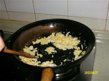 五蔬鸡蛋炒饭的做法步骤7