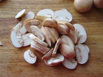 法式豆浆蘑菇浓汤的做法步骤3