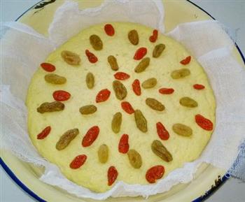 葡萄干枸杞玉米发糕的做法步骤6