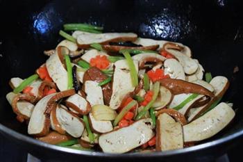 芹菜香干炒肉片的做法步骤8