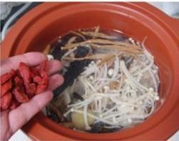 黄花菜紫灵芝鸡汤的做法步骤11