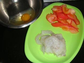 西红柿虾仁炒鸡蛋的做法步骤1