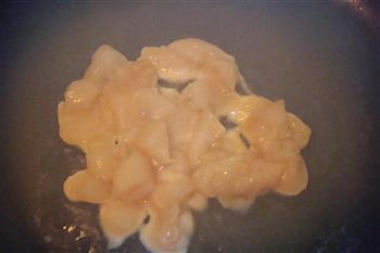 蟹味菇烩腊肉的做法步骤3