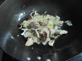 上汤香菇白菜炖豆腐的做法图解6