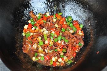 辣椒炒肉的做法步骤2