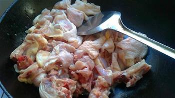 泡菜杂菌炖鸡块的做法步骤2