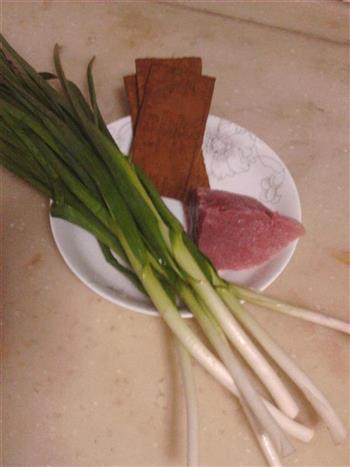 大蒜香干炒肉丝的做法步骤1