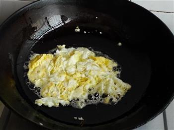 青椒木耳炒鸡蛋的做法步骤3