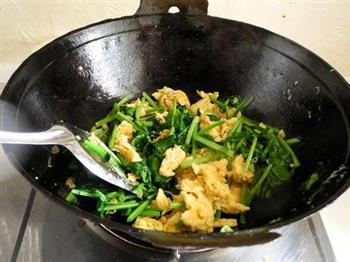 菠菜虾皮炒鸡蛋的做法步骤10
