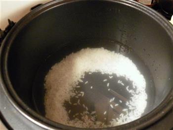 红枣桂圆糯米粥的做法步骤2