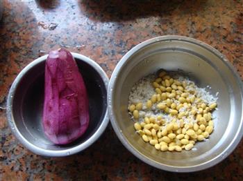 米香紫薯豆浆的做法步骤1