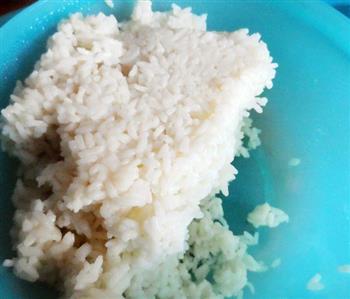 鸡蛋三丁炒米饭的做法步骤1