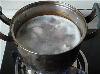 猪蹄黄豆汤&红烧猪蹄的做法步骤2