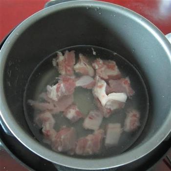 麻辣排骨萝卜锅的做法步骤1