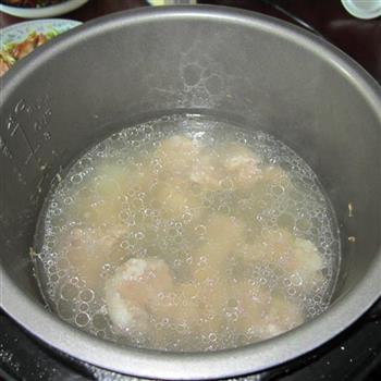 麻辣排骨萝卜锅的做法步骤2