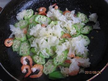 秋葵炒虾的做法步骤7